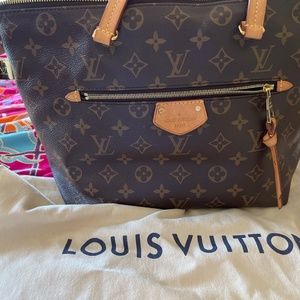 Louis Vuitton Iena PM